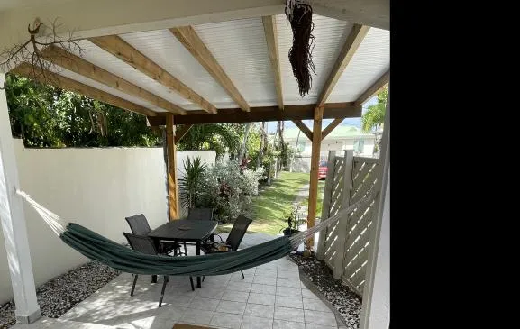 Bungalow chez Nine avec piscine 