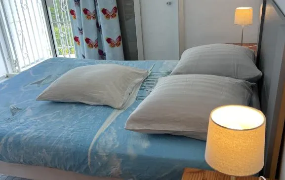 Appartement Ixora D Fuchsia au coeur d'un jardin verdoyant et fleuri, accès direct plage à 2 min de marche