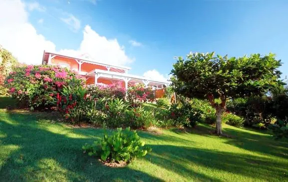 Villa LAURIER avec vue mer jacuzzi barbecue