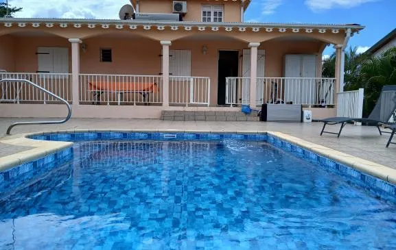 villa avec piscine jusqu'à 10 personnes