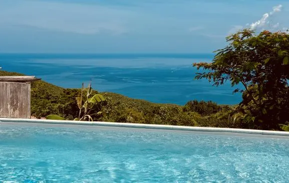 Lodge Orchidée - Ver Mer - Jacuzzi Privatif - Accès Piscine - Lit en 180x200 - Clim - Proche des commodités et des plages - Anses d'Arlet - Table d'hôtes