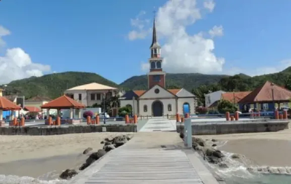 Kaz Calebasse T2 avec loggia 500m plage et village