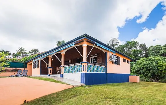 Villa Sofaia avec Piscine, vue mer et montagne (villasofaia.com)