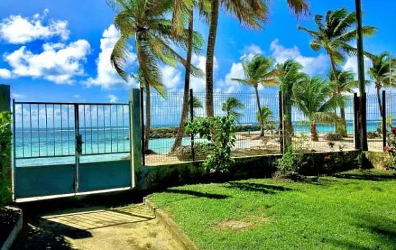 SUR LA PLAGE COCO - AU BORD DU LAGON & CENTRE VILLE STE ANNE 