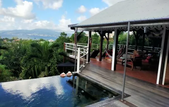 Villa créole avec vue mer et piscine