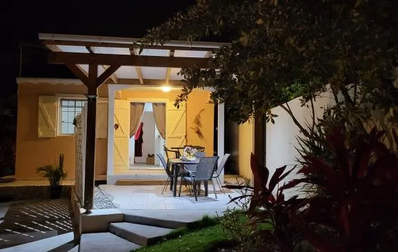 Bungalow chez Nine avec piscine 