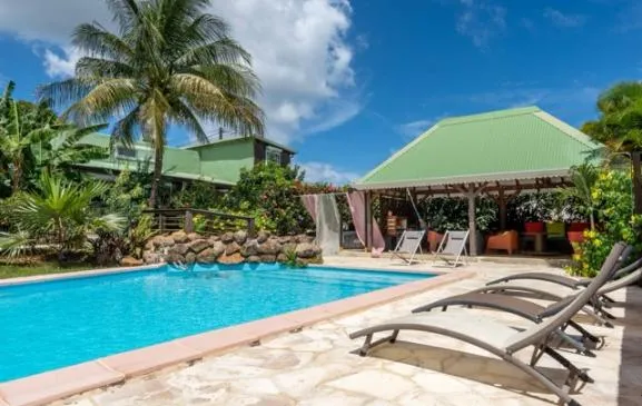 Gîte de groupe jusqu'à 30 personnes avec piscine, à 900 m de la plage
